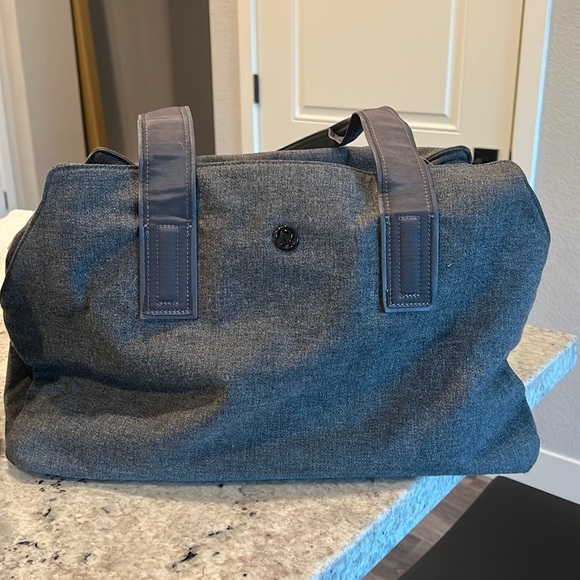 lululemon athletica Handbags - Lululemon go getter bag heathered dark grey